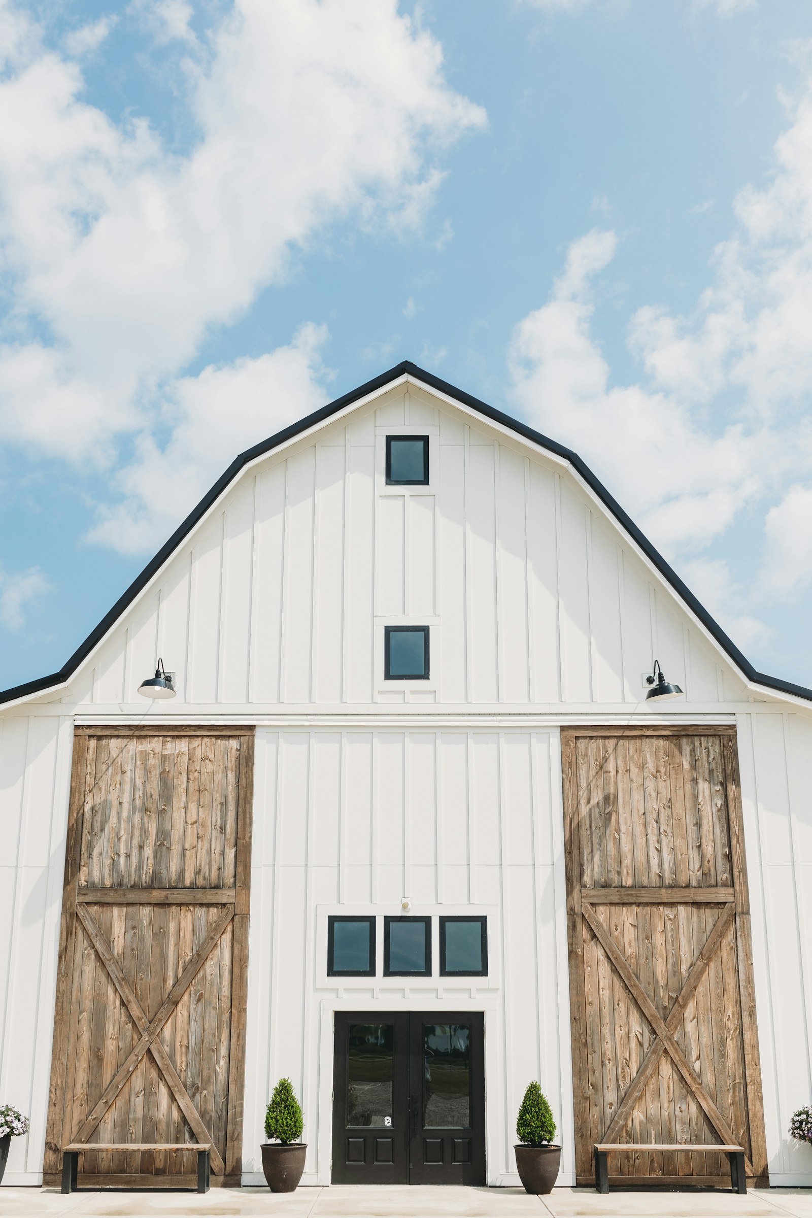 White barn venue used as a search growth visual